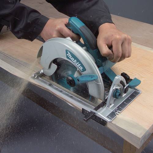 SIERRA CIRCULAR MAKITA 5008MG 210MM