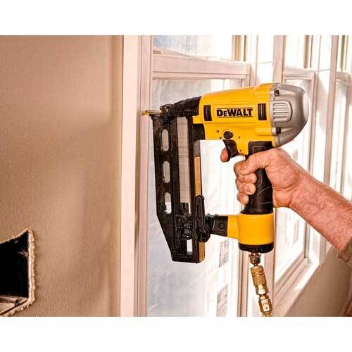 CLAVADORA DEWALT DPN1664PP 16GA
